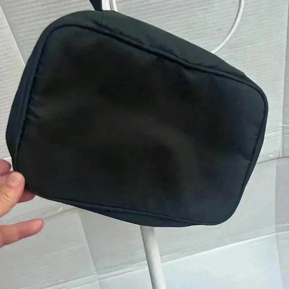 Relabel Black Hanging Toiletry Bsg - Picture 2 of 5